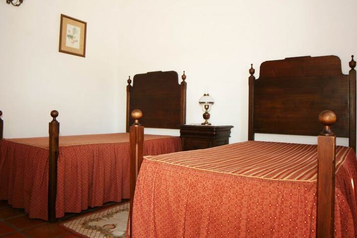 Room 2 of 62