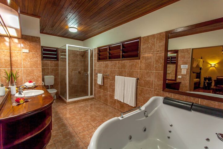 Jetted tub