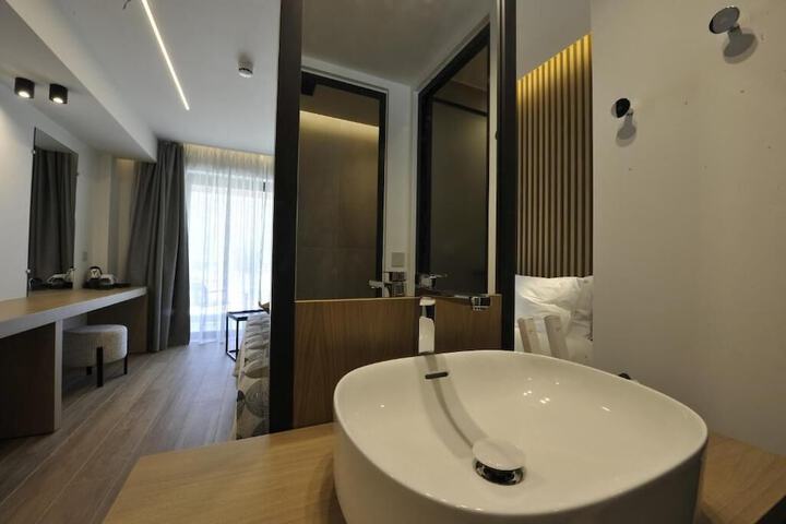 Room 12 of 50