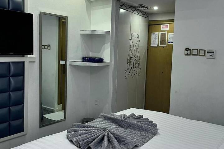 Room 32 of 59