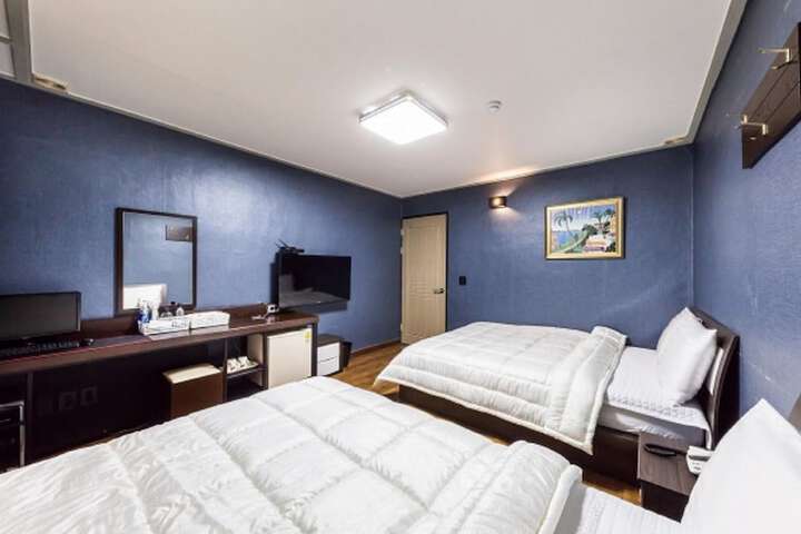 Room 25 of 52
