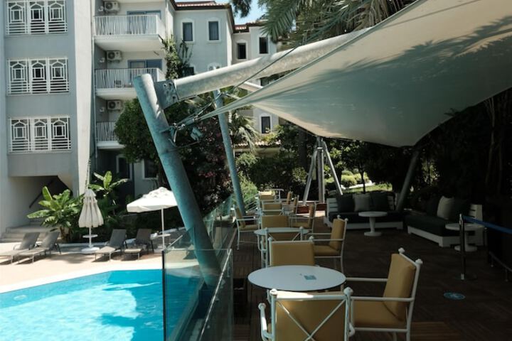 Pool Hotel