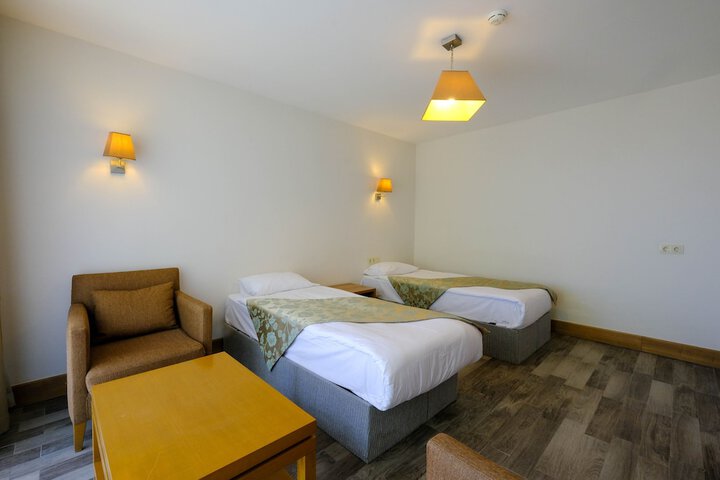 Room 12 of 38