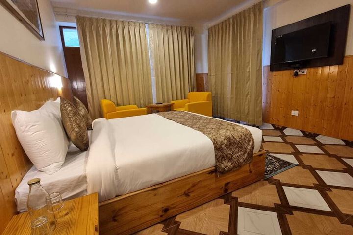 Carom Inn