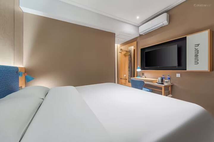 Room 12 of 32