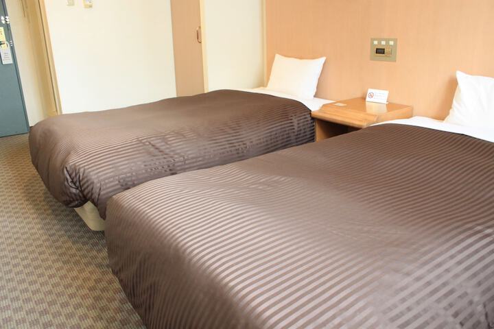 Room 9 of 37