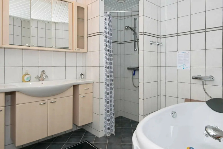 Room 10 of 20
