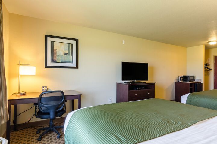 Quadruple Accessible Queen Size Bed (11 of 12)