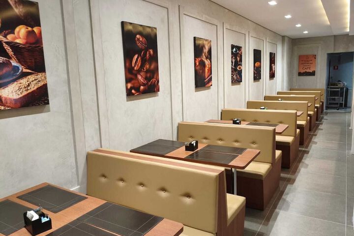 Lounge 19 of 22
