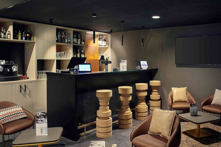 Lounge 39 of 55