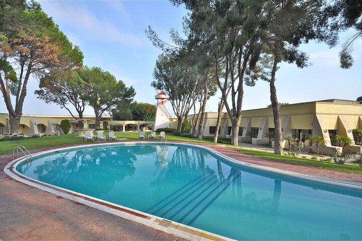 Pools & Facilities