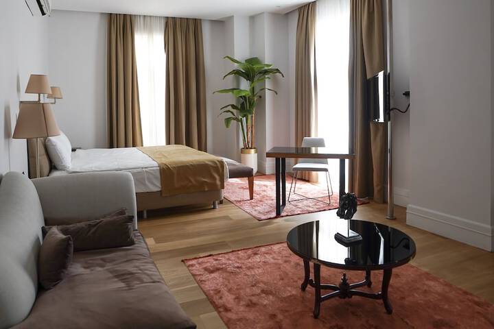 Room 3 of 79