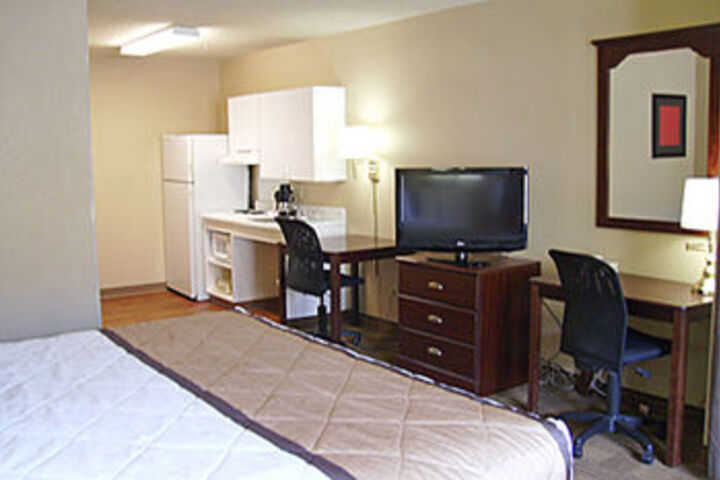 Room 6 of 15