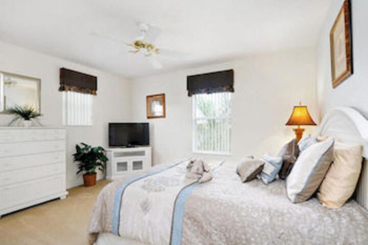 Room 204 of 380