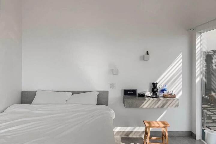 Room 8 of 31