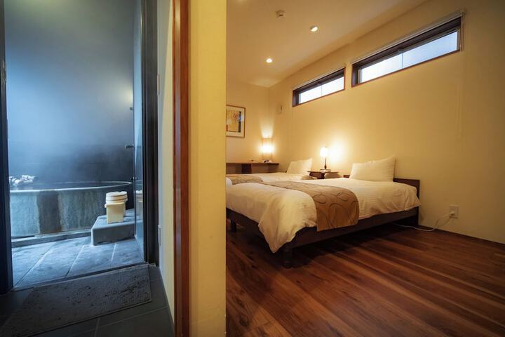 Room 28 of 96