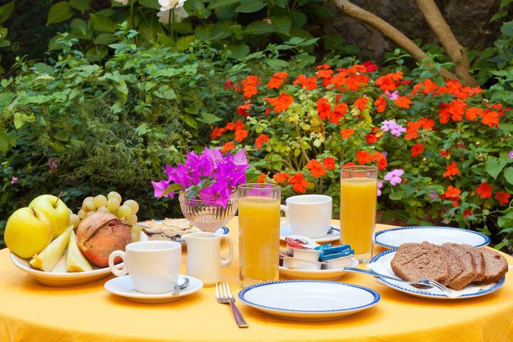 Breakfast/Coffee Service 24 of 32
