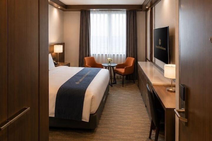 Room 10 of 39