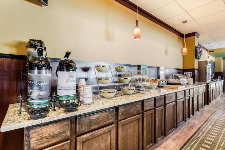 Breakfast/Coffee Service 42 of 52