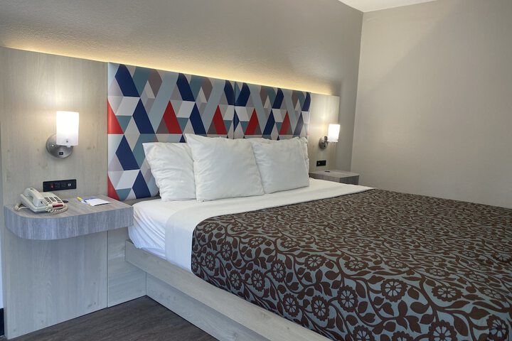 1 King Bed (8 of 14)