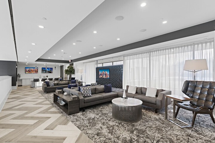 Lounge 36 of 41
