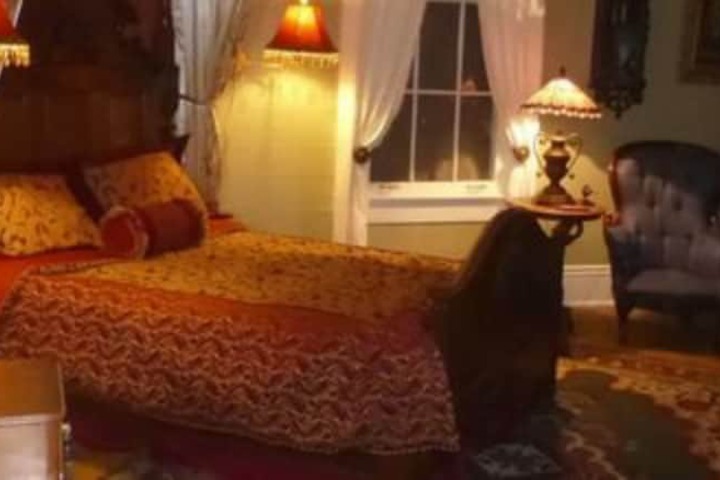 Room 5 of 44