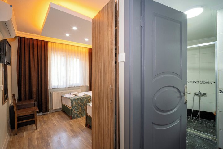 Room 34 of 90