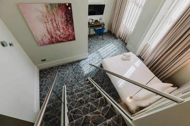 Room 102 of 263