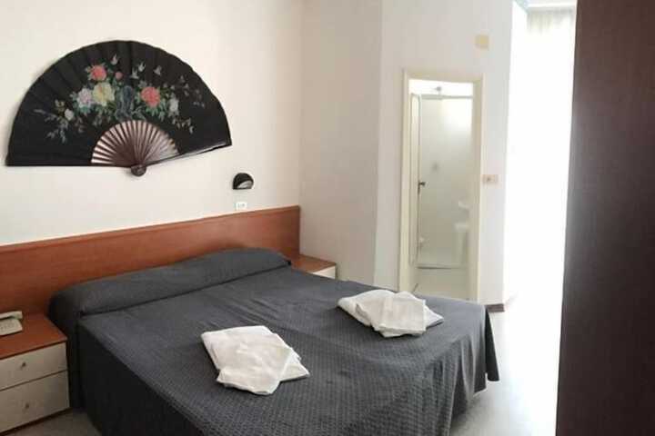 Room 8 of 27