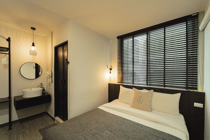 Room 82 of 142