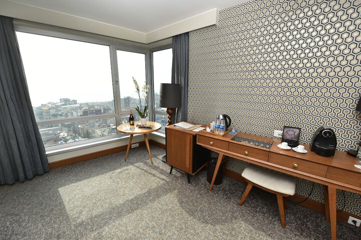 Room 3 of 61