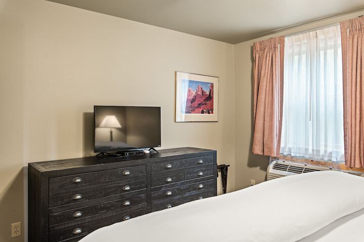 Room 34 of 165
