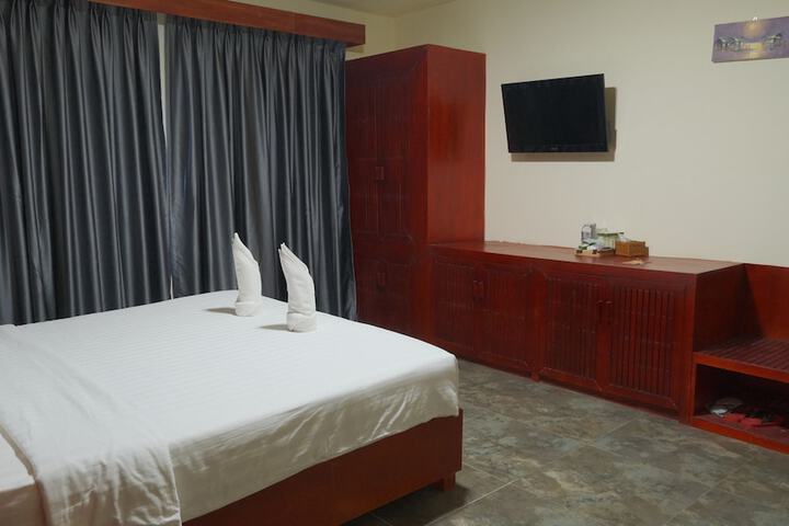 Room 10 of 43