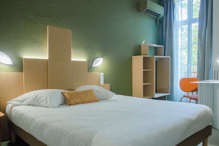 Room 15 of 38