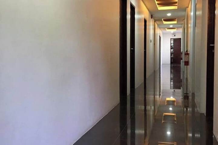 Ballroom/Hall 30 of 37