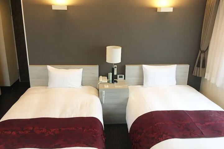 Room 18 of 35
