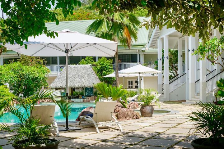 Hotel Pool