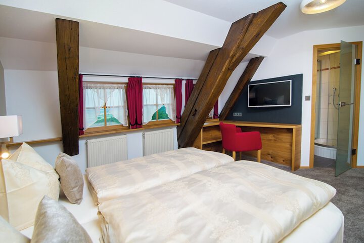 Room 5 of 146