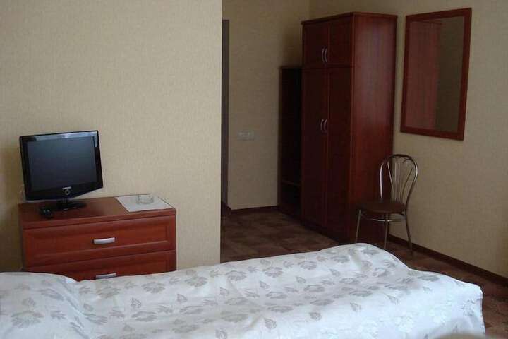 Room 9 of 22