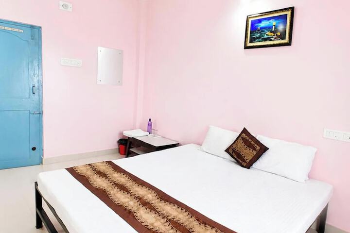 Room 4 of 18