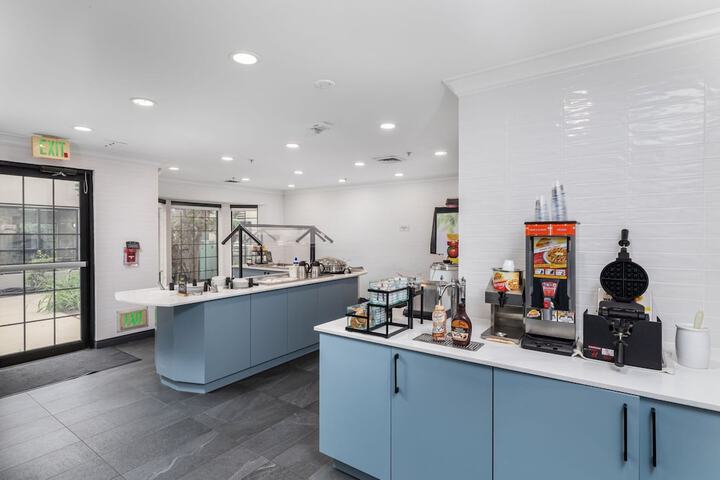 Breakfast/Coffee Service 30 of 38