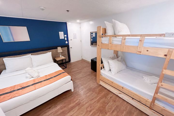Room 4 of 13