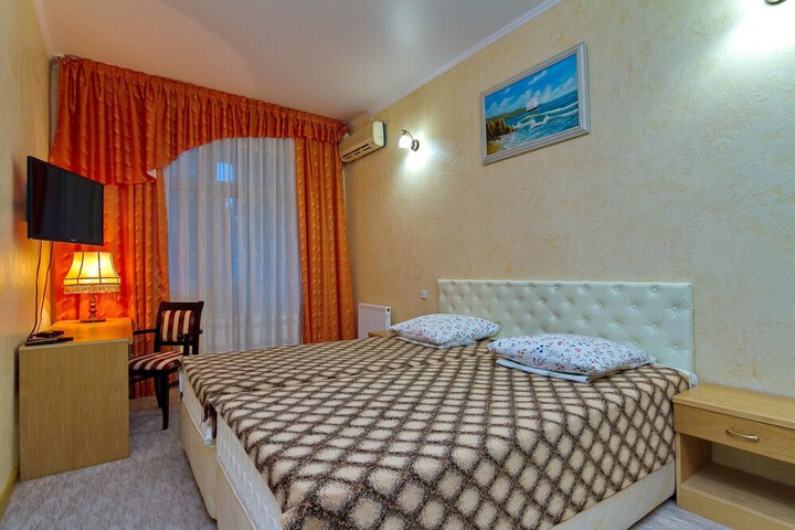 Room 3 of 25