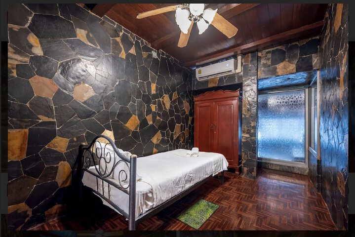 Room 16 of 29