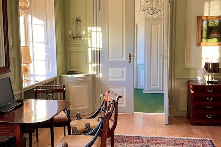 Room 27 of 80