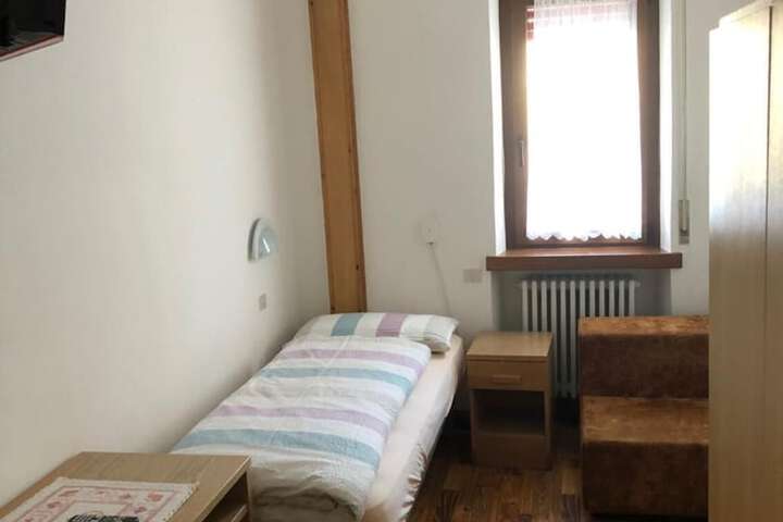 Room 13 of 69