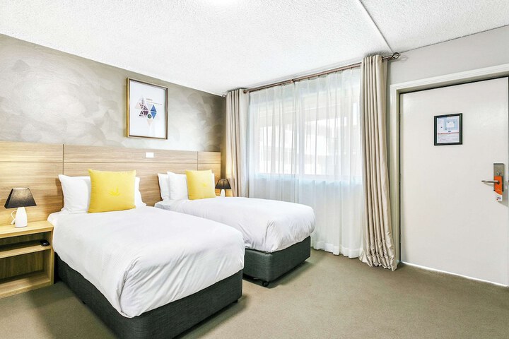 Room 32 of 44