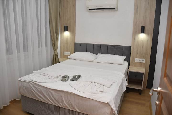 Room 8 of 28