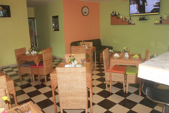 Dining 42 of 51