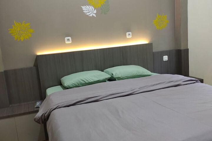Room 5 of 17